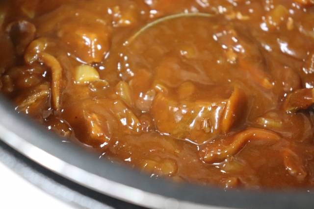 圧力鍋でカレーを作るとき水の量は 多すぎるとどうなるの